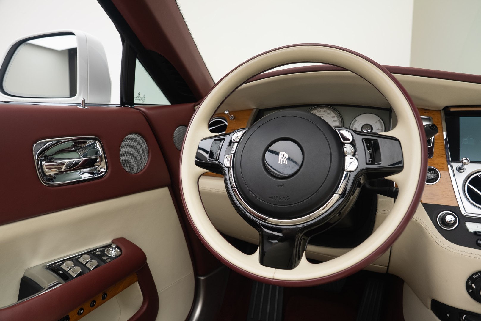 2017 ROLLS ROYCE DAWN GCC SILVER BADGE